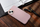 Kuti telefoni FRAME për Samsung Galaxy A35 5G, TPU, me skaje të forta, rozë e çelët