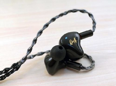 Слушалки Queen of Audio Pink од Kinera