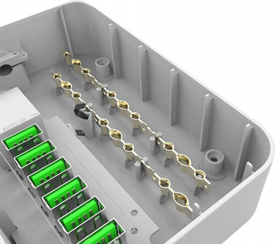 Prizë zgjatëse me 3 dalje dhe 6 porta USB, 1.8m, 2500W, e bardhë