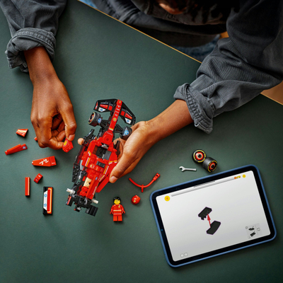 Сет за градење ЛЕГО Speed Champions Ferrari SF-24 F1, модел тркачки автомобил, за деца 10+