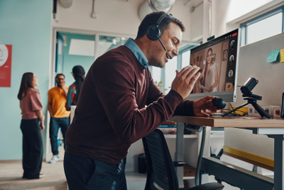 Kufje Bluetooth HP Poly Voyager Focus 2-M, Microsoft Teams, me bazë karikimi, të zeza