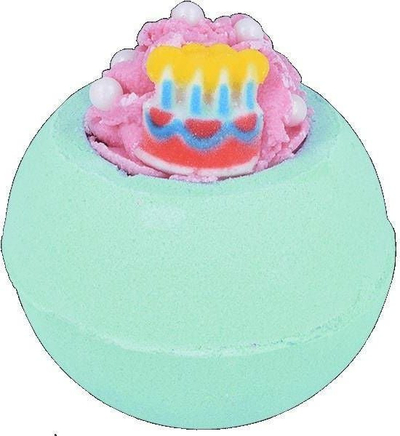 Бомба за бања Bomb Cosmetics Fizzing Bath Ball, 160g, Red Velvet Cake, боја нане