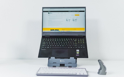 Standi për laptop dhe tablet BakkerElkhuizen FlexTop 170, i rregullueshëm, portativ, gri e errët