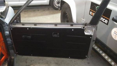 Panele anësore dyresh Drift BMW E30, set për dyert e para, CNC, të zeza