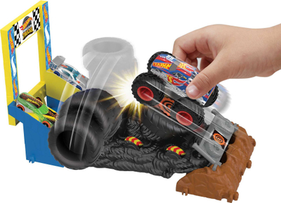 Set loje Hot Wheels Monster Trucks Smash Race Challenge, pistë garash, me kamion Race Ace, shumëngjyrësh