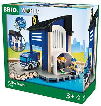 Loje stacion policie BRIO 33813, set druri, shkon me trenat BRIO, shumngjyrëshe