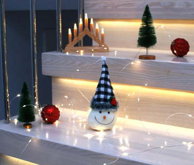 Figurinë dekorative Saska Christmas Snowman, 20cm, dizajn dimëror, shumëngjyrësh