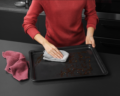 Tepsi furre AEG A9OOAF11 Easy2Clean Tray, veshje qeramike, XERADUR 2, e zezë