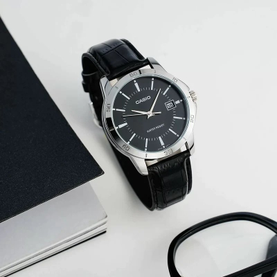 Ora dore për meshkuj analog, çelik inox, rrip lëkure, e zezë