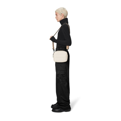 Çantë krahu Rains Waterproof Shield Box Bag, që s’e ha uji, unisex, bezhë e çelët