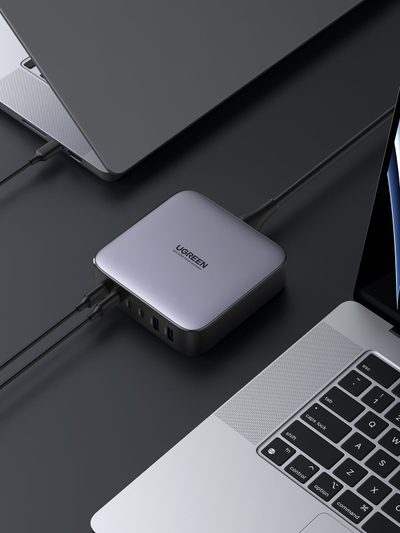 Karikues muri Ugreen Nexode 200W, 2x USB A, 3x USB C, i zi