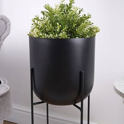 Mbajtëse vazoje Vilde Flowerpot Plant Stand, metal, 59 cm, e zezë