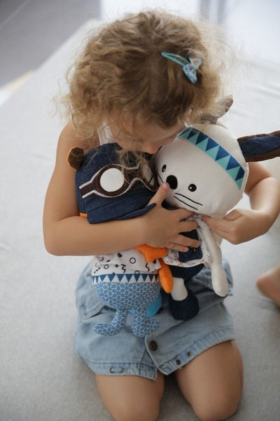 Lodër lepurush i butë ToTs Besties Fur-Ever ™ Bunny, i bardhë