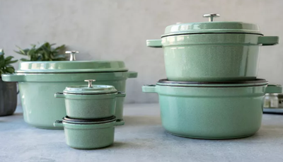 Tenxhere gize STAUB Round, 24cm, me kapak, e kuqe