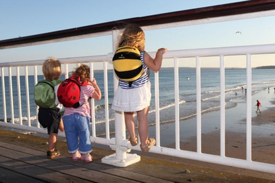 Çantë shpine për fëmijë LittleLife Toddler Backpack with Rein, me rrip sigurie, e verdhë e zezë