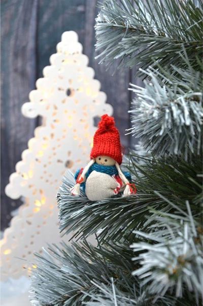 Stoli varëse për pemë Saska Christmas, kukull dekor me çantë 7.5cm, shumëngjyrëshe