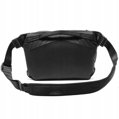 Çantë shpine Peak Design Everyday Sling V2 6L, që s’e kap uji, ngjyrë e zezë