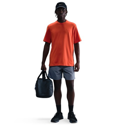 Bluzë sportive Nike Dri FIT Primary Statement, me mëngë të shkurtra, për meshkuj, e kuqe Picante, përmasa L