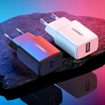 Karikues UGREEN USB (50459), 2,1A, i zi