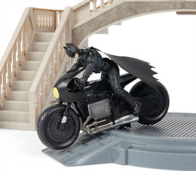 Set lojrash Spin Master Batman Batcave, figura 10 cm, me Batcycle, shumengjyrësh