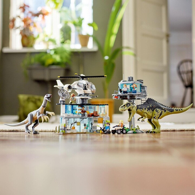 Set LEGO® Jurassic World™ 76949 Giganotosaur and therizinosaur attack 