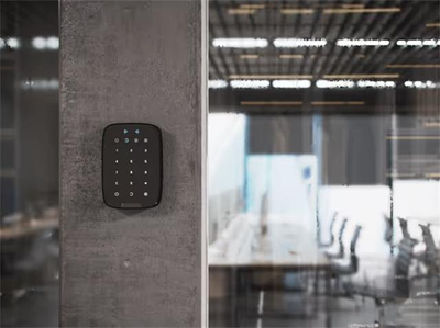 Tastjerë pa tela Ajax KeyPad Plus 38252.83.BL1, për sistem alarmi, e zezë
