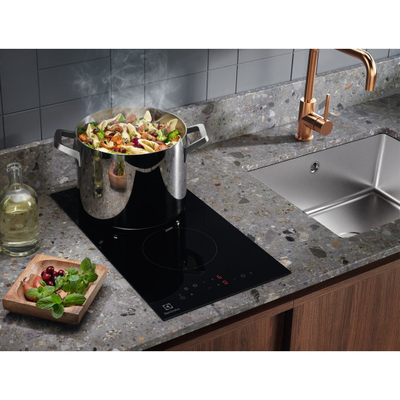Pianurë qeramike Electrolux LHR3233CK, 2 zona gatimi, komandë me prekje, e zezë