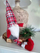 Figurë zbukuruese Krishtlindjesh Saska Christmas Gnome, xhuxh ulur, me kapelë me kuadrate, i kuq