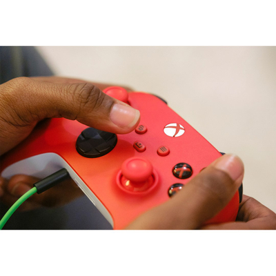 Joystick lojërash Microsoft Xbox Wireless Controller Pulse Red, me valë, i kuq