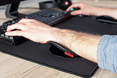 Mbështetëse parakrahu CHERRY SLIDEPAD ERGO, ergonomike, e zezë