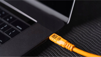 Kabllo TetherTools Tether Pro, USB-C me USB-C, 9.4m, kënd i djathtë, portokalli