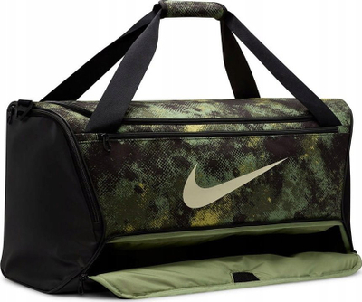 Çantë sporti Nike Brasilia Duff 95 Camo AOP, 60L, me shirit krahu, me kamuflazh jeshil me të zezë