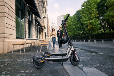 Електричен тротинет Segway Ninebot F3 E, 25 km/h, батерија 10.2 Ah, сиво и црно