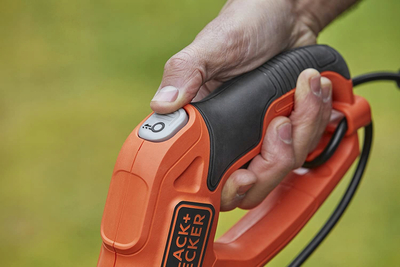 Kositës bari Black &amp; Decker 3 në 1, 550W, gjerësi prerje 30cm, portokalli me të zezë