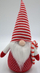 Figurinë Krishtlindjesh Saska Christmas Gnome, 35 cm, me peshë poshtë që rri në këmbë, e kuqe me të bardhë