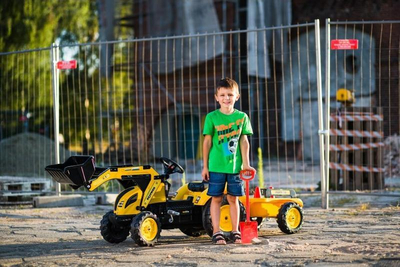 Traktor lodër Komatsu me pedale, ngarkues përparmë dhe pasëm, rimorkio, i verdhë