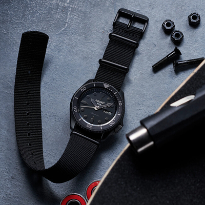 Orë dore për meshkuj Seiko 5 Sports Automatic SRPD79K1, e zezë
