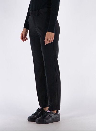 Pantallona për femra ONLY ONLPEACH Flared Fit, të zi