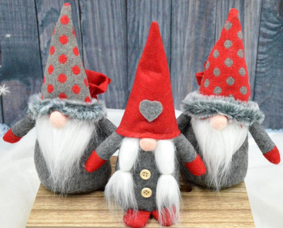 Figurine dekorative Santa Saska Garden, 20cm, me çantë dhuratash, e kuqe