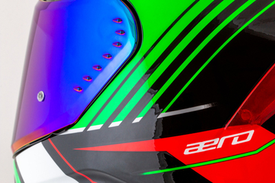 Helmë moto CASSIDA Aero Drome 2026, integrale, polikarbonat, e zezë perlë e kuqe jeshile e bardhë