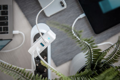 Karikues universal Digitus me 4 porta, USB C edhe USB A, 100W, i bardhë