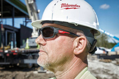 Syze mbrojtëse Milwaukee, xhama gri