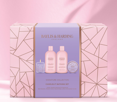 Set dhurate për banjo Baylis &amp; Harding Candlelit Bathing, Jojoba Vanilje Bajame, me qiri me erë të mirë, në ngjyrë rozë