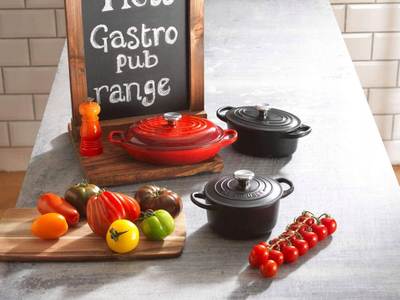 Tenxhere ovale Le Creuset Signature, 35cm, gize, e zezë