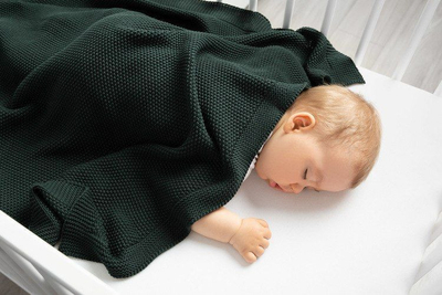Batanije për bebe Sensillo Knitted Cotton, 80x100 cm, e kaltër e errët
