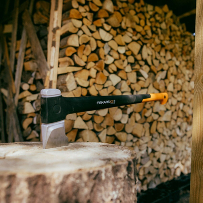 Sëpatë copëtimi Fiskars X-series X32, 1069108, dorezë FiberComp, portokalli e zezë