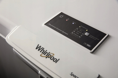 Friz horizontal Whirlpool Whe 4602, 437L, 6th Sense, i bardhë