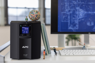UPS APC Smart-UPS 1000VA Tower, 700W, i zi