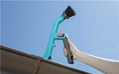 Kokë pastrimi ulluqesh Gardena Combisystem Gutter Cleaner, me furçë dhe skraper, lidhje për zorrë uji