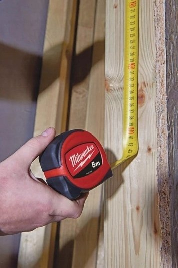 Metër Milwaukee Slimline, 5 m / 16 ft, trup i vogël kompakt, i kuq